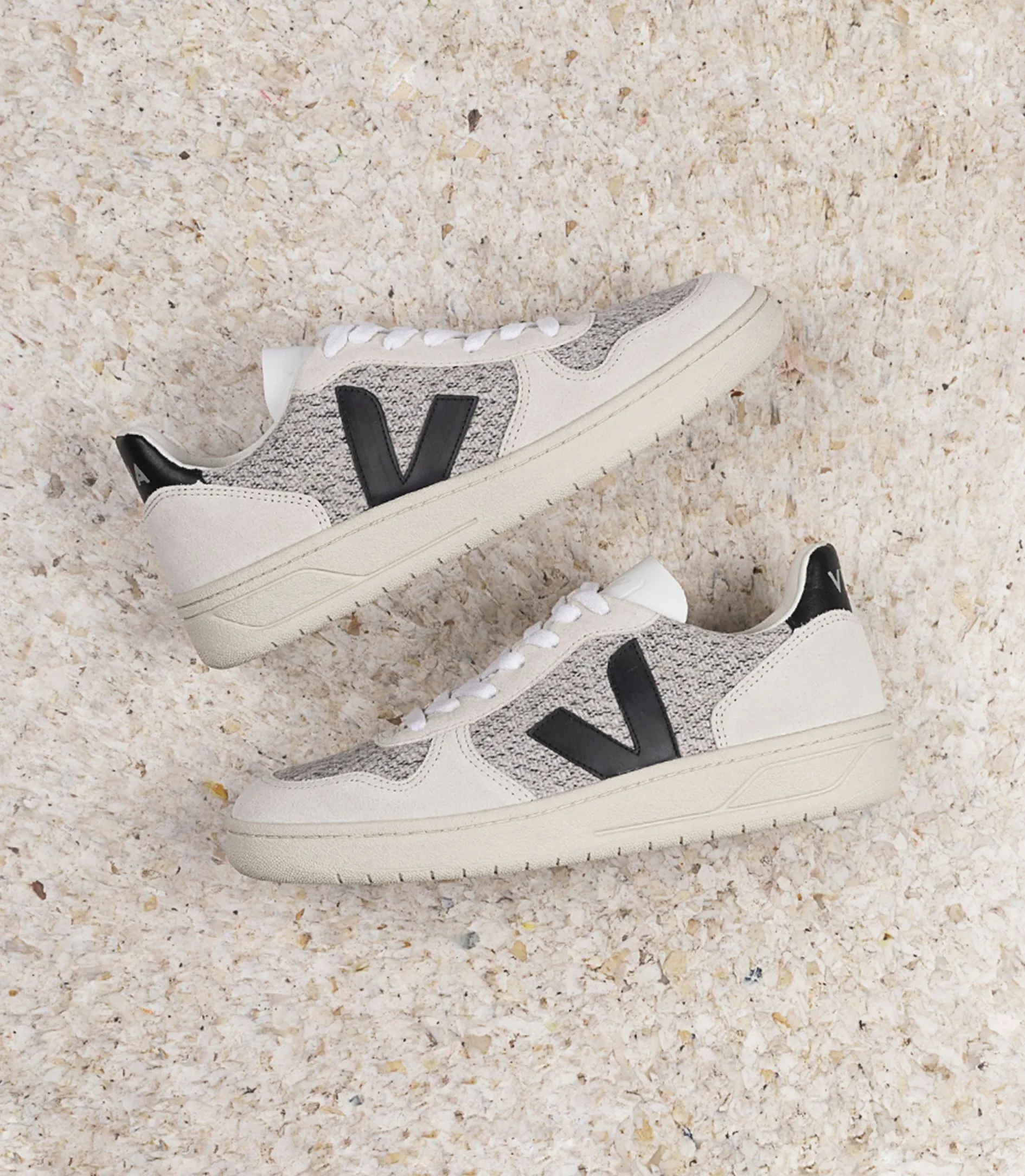 Veja - V-10 Flannel Sneakers in Flannel Snow Black